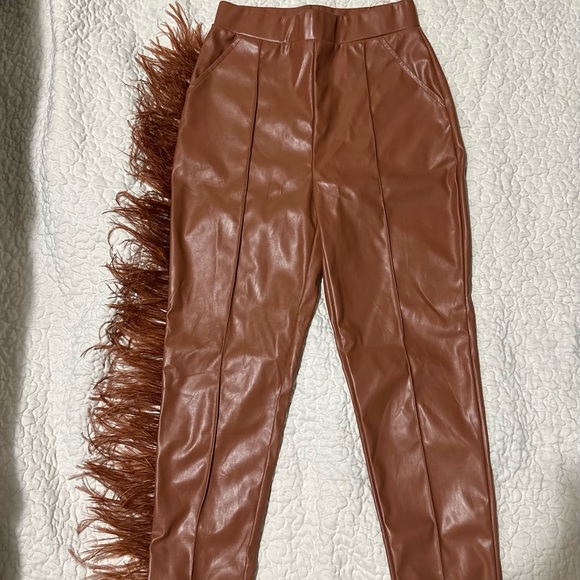 POSH BY V FEATHER PANTS/HALTER SET - Picture 7 of 8